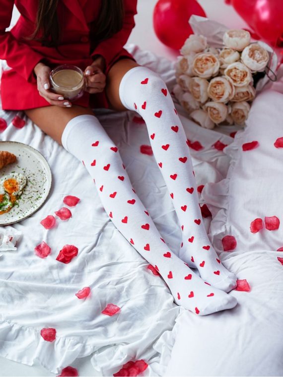 "LOVE" over-the-knee socks - white/red