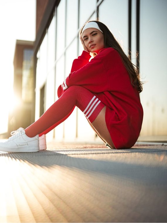 "Striped" over-the-knee socks - red/white